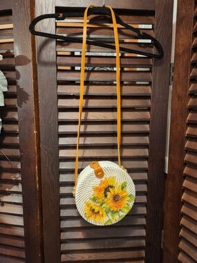 Round Straw Crossbody Bag with Sunflower Print
